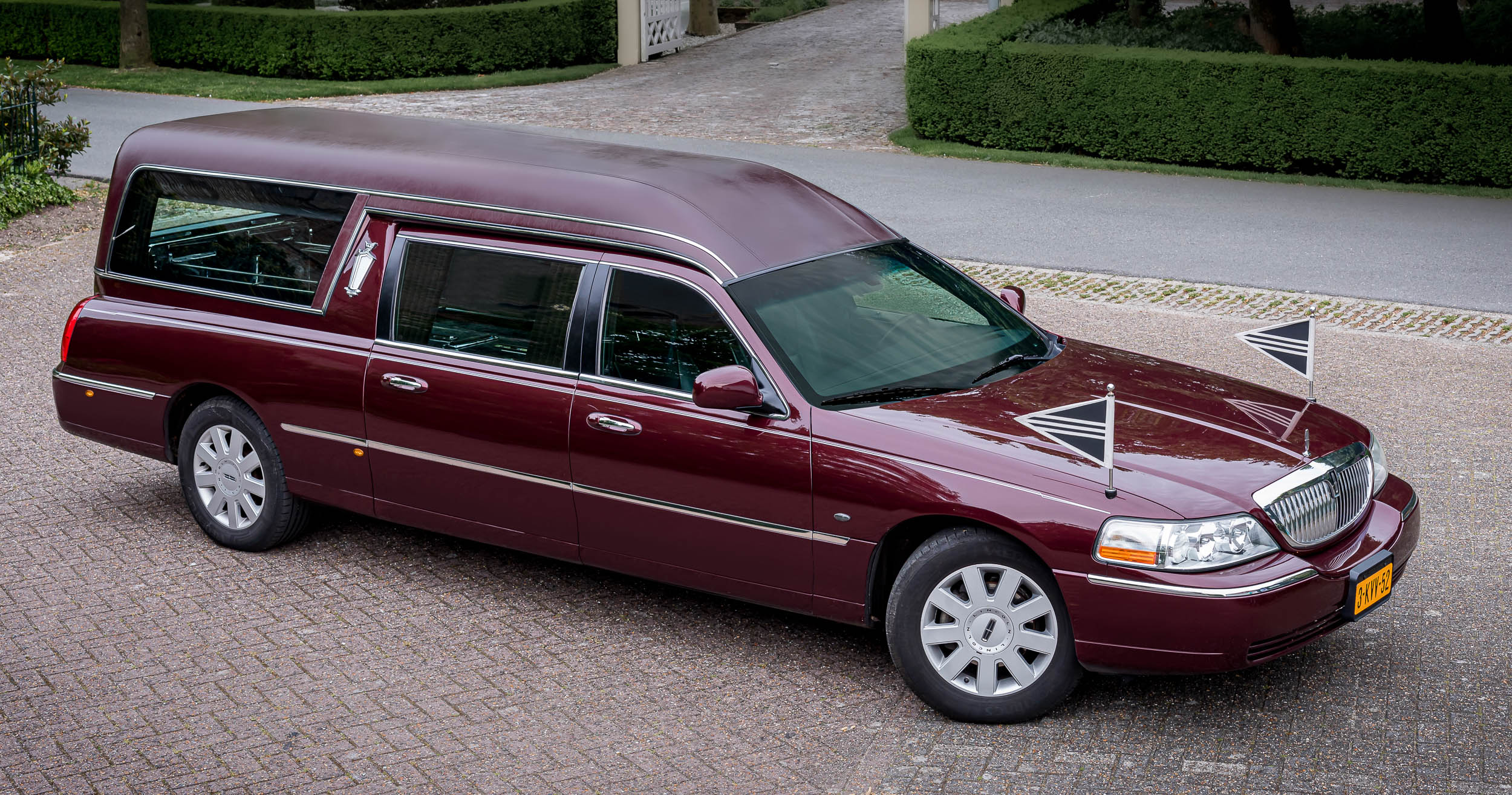 Lincoln Bordeaux rood rouwauto